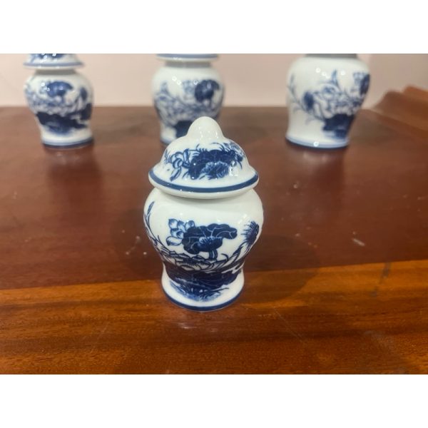 Chóe sen đựng gạo, muối, nước