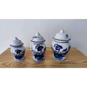 Chóe sen đựng gạo, muối, nước